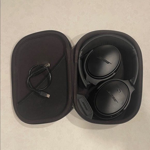 Bose Black Noise-Cancelling Headphones with Case